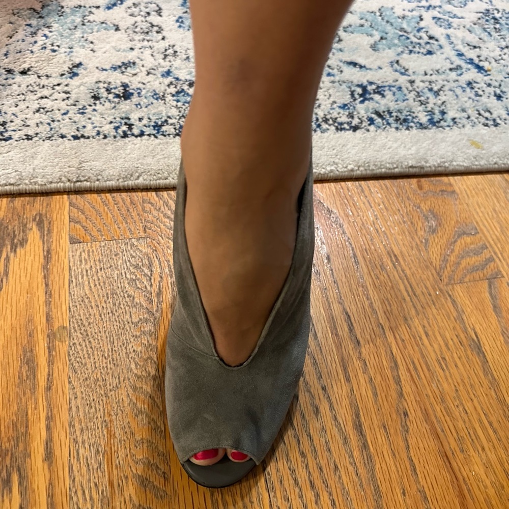 Halogen gray suede pumps